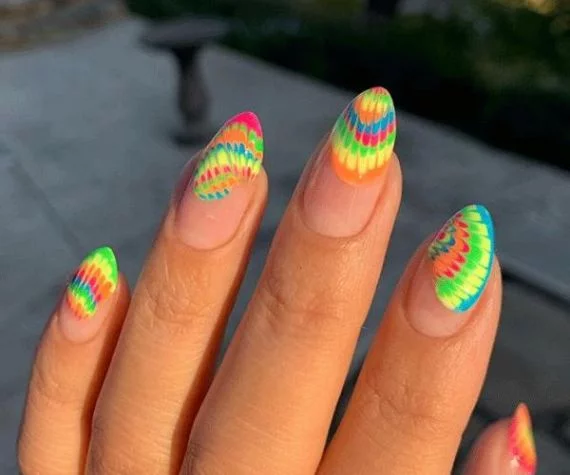 p2 unhas tie dye