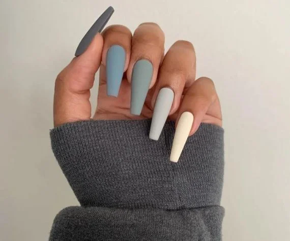 Unhas com cor sólida