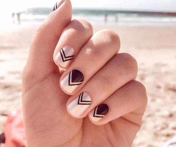 Unhas com linhas geométricas