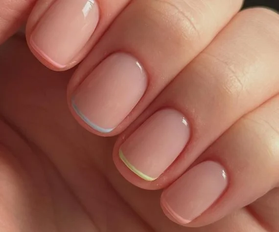 Unhas francesinhas minimalistas