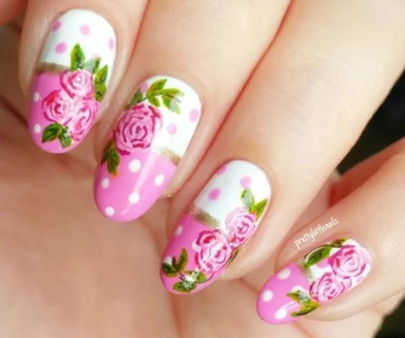 Unhas com estampas de jardim