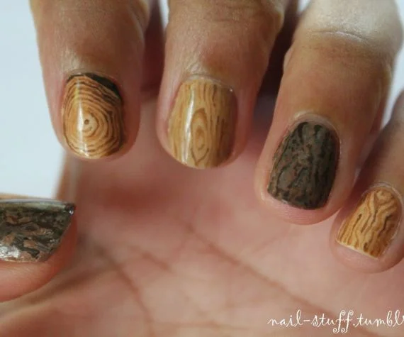 Unhas com textura de casca de árvore