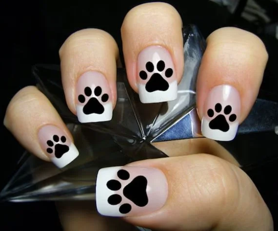 Unhas com Estampa de pegadas