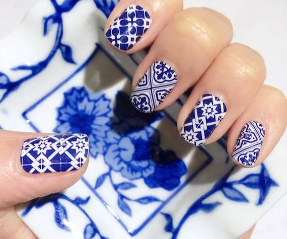 Unhas com Estampas de azulejo