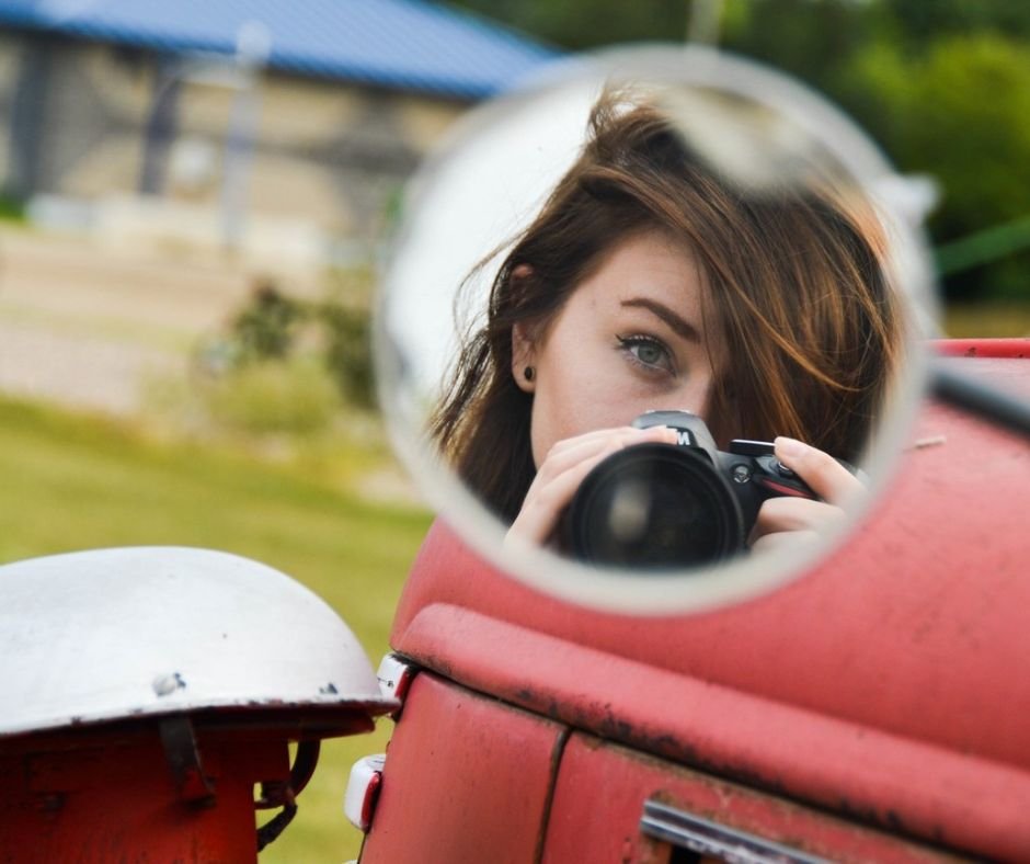 Libere sua criatividade e originalidade com as melhores frases para fotos sozinha