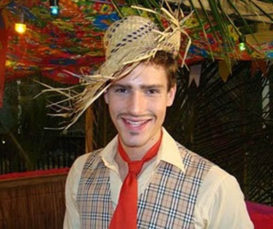 Arrase No Arraiá Com Essas 10 Ideias De Maquiagem Festa Junina Que Vão Te Encantar 14 Look Caipira Estiloso para Homens A Caipirice Masculina em Destaque