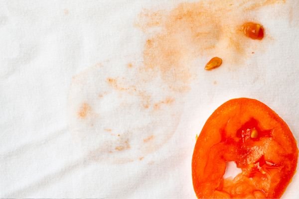 Manchas De Roupa: 10 Truques Caseiros Para Eliminar 13 manchas de roupa com alimentos