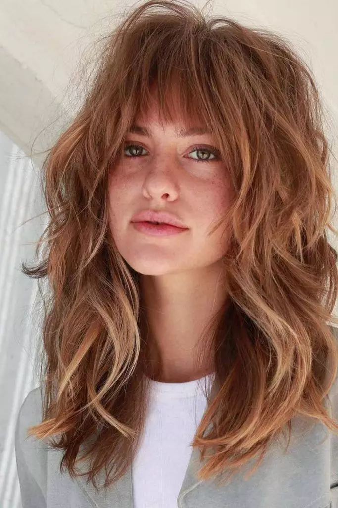 Tabela De Cores De Cabelo: Descubra A Tonalidade Ideal Para Valorizar Seu Visual 21 Cabelo castanho avermelhado suave e claro
