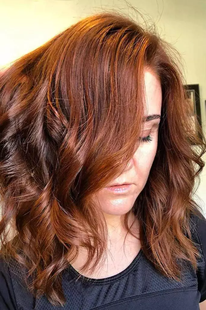 Tabela De Cores De Cabelo: Descubra A Tonalidade Ideal Para Valorizar Seu Visual 22 Castanho avermelhado suave e claro