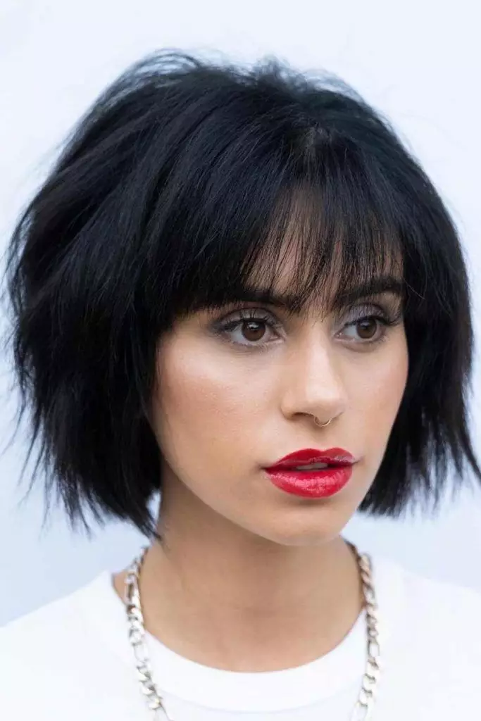 Tabela De Cores De Cabelo: Descubra A Tonalidade Ideal Para Valorizar Seu Visual 33 Cor de cabelo preto azeviche atraente