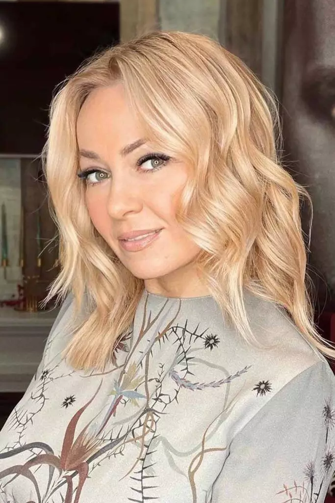 Tabela De Cores De Cabelo: Descubra A Tonalidade Ideal Para Valorizar Seu Visual 14 Loira Doce Mel