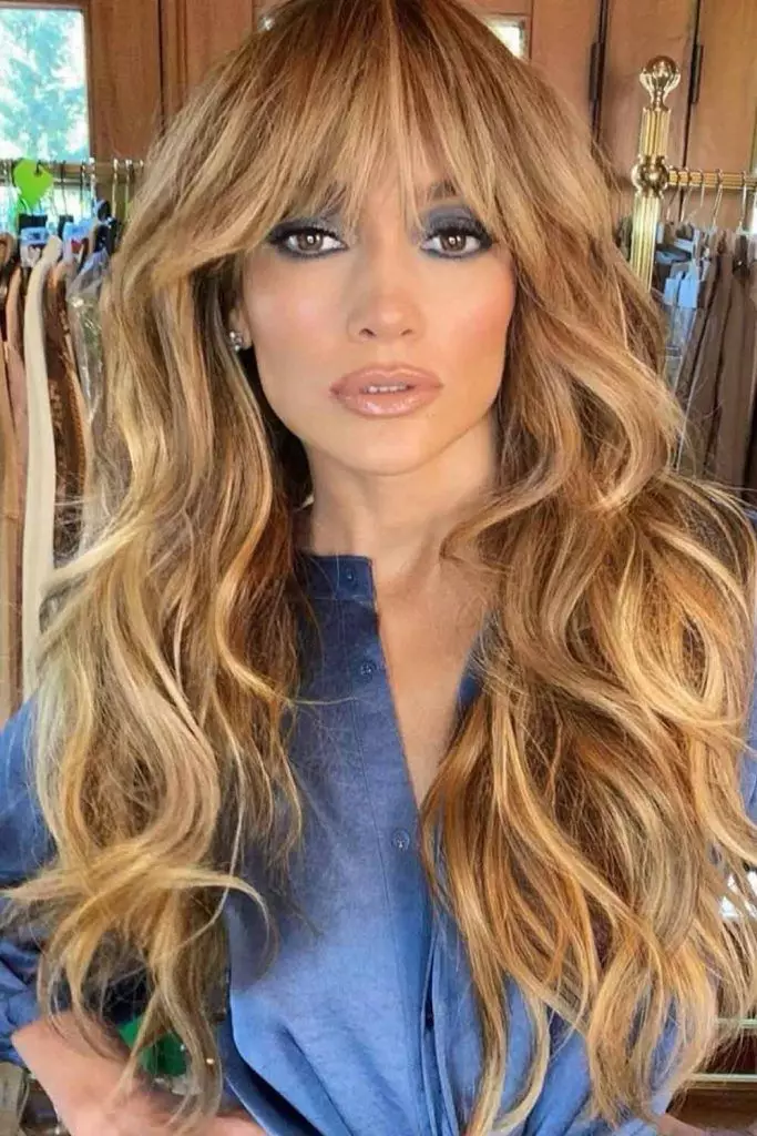 Tabela De Cores De Cabelo: Descubra A Tonalidade Ideal Para Valorizar Seu Visual 15 Loira Dourada Rica e Elegante