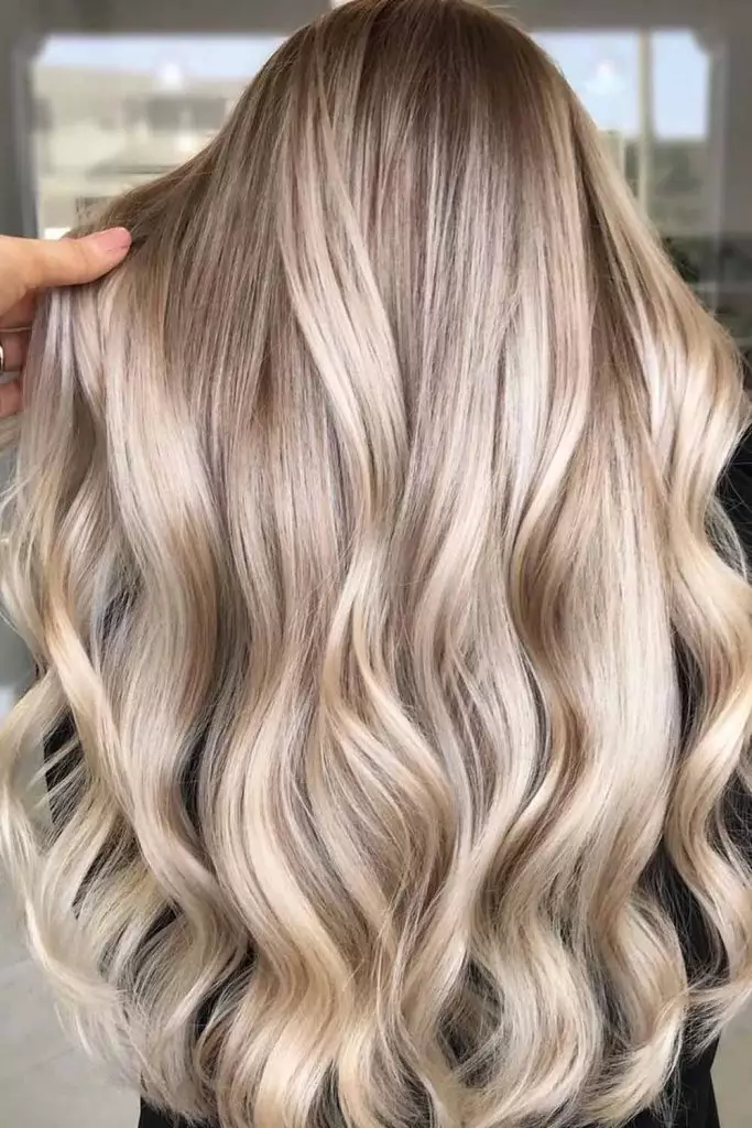 Tabela De Cores De Cabelo: Descubra A Tonalidade Ideal Para Valorizar Seu Visual 20 Loira com leite