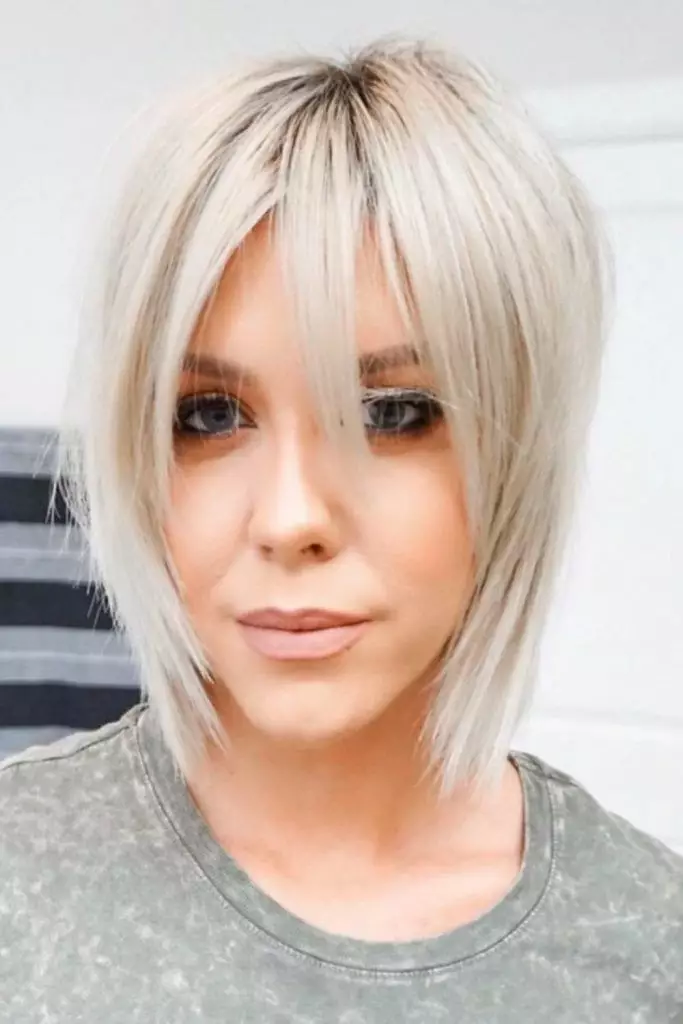 Tabela De Cores De Cabelo: Descubra A Tonalidade Ideal Para Valorizar Seu Visual 13 Loiro cinza claro descolado e chique
