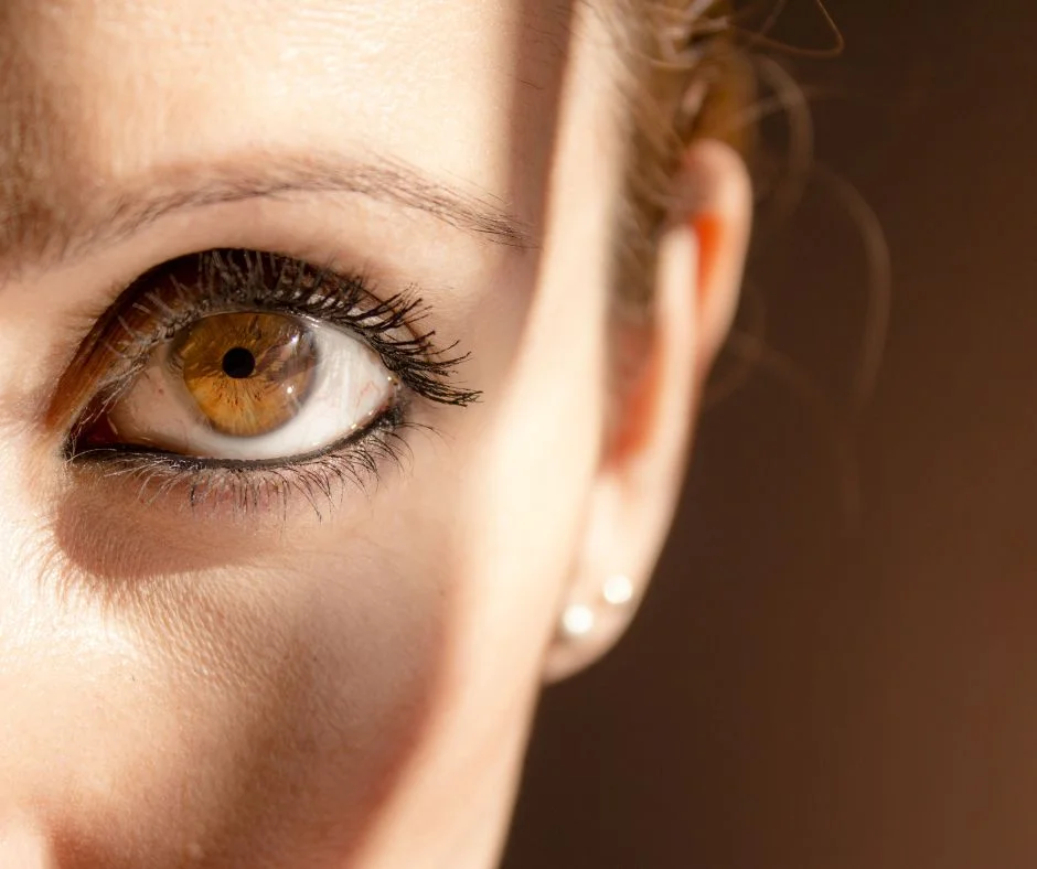 Maquiagem Para Madrinha De Casamento: 35 Dicas Especiais E Tendências Atuais 8 Maquiagem para Madrinha de casamento destaque os olhos