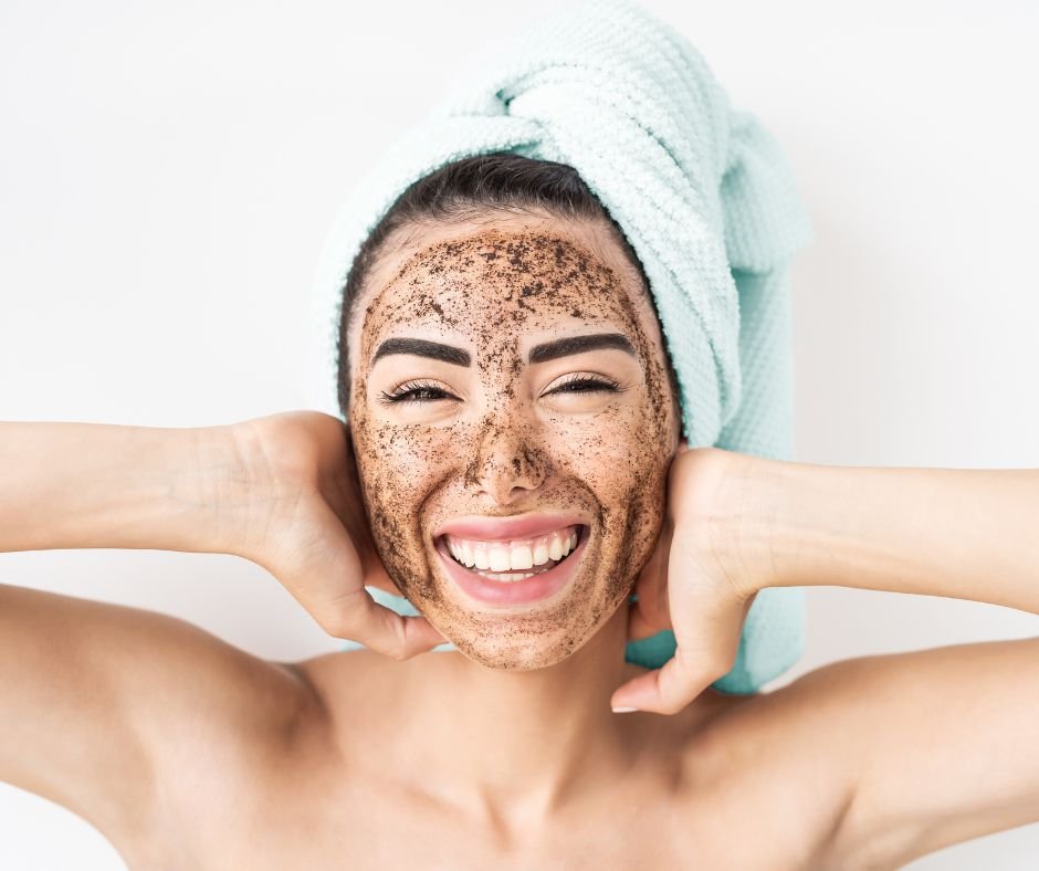 Cuidados Com A Pele Do Rosto: 8 Dicas Essenciais Para Uma Rotina De Beleza Eficaz 12 pele do rosto Exfoliacao facial