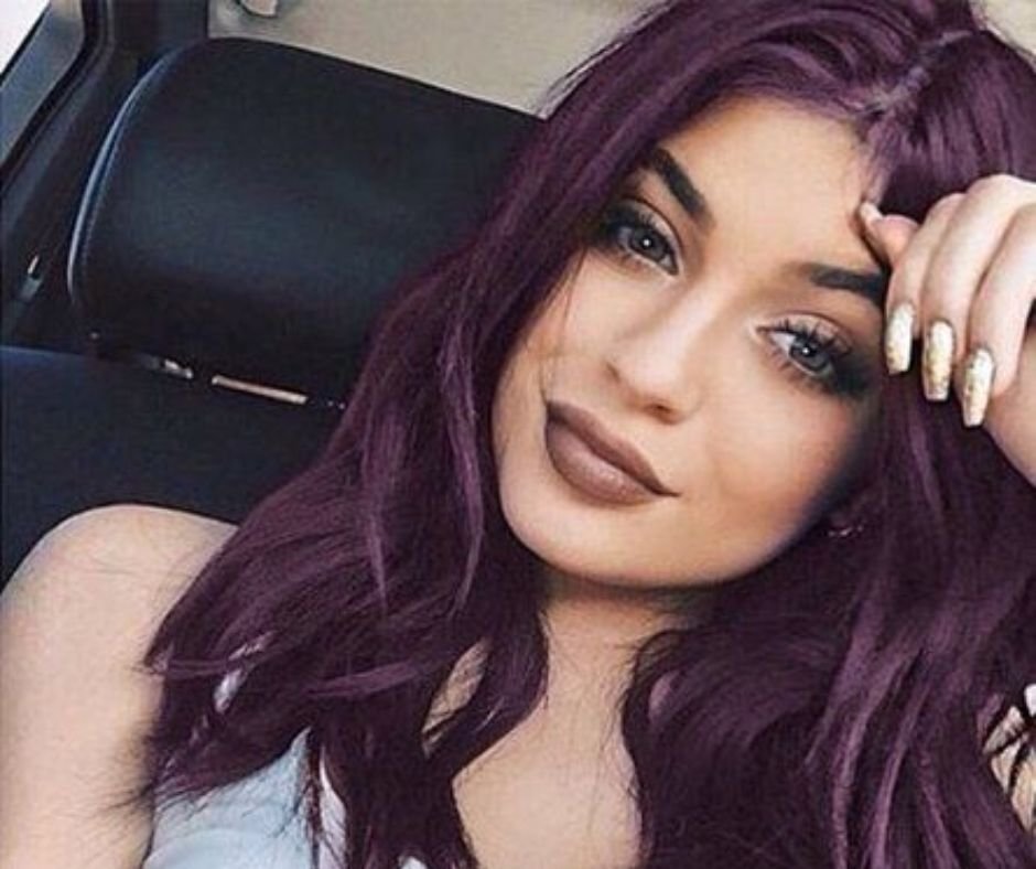 Desperte O Encanto Do Cabelo Marsala: 5 Dicas Para Brilhar E Cuidar Do Seu Estilo! 9 Kylie Jenner cabelo marsala
