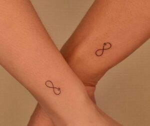 Tatuagem de Casal Pequena: 50 Ideias Delicadas e Significativas