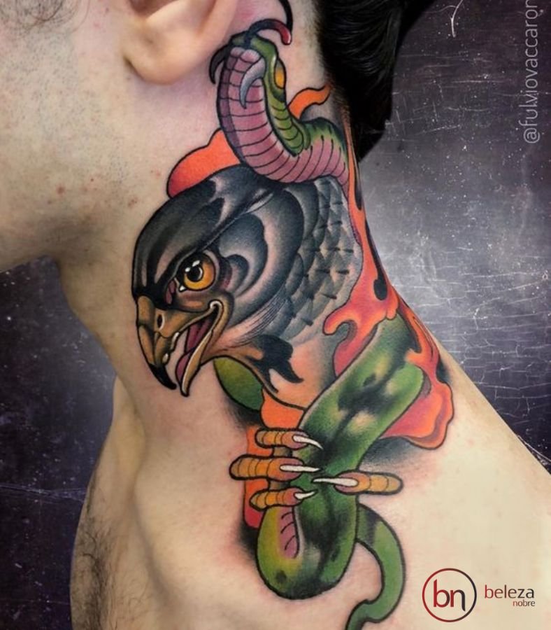 Tatuagem No Pescoço Masculino: 50 Ideias Incríveis 41 tatuagem no pescoço masculino com desenho de uma águia