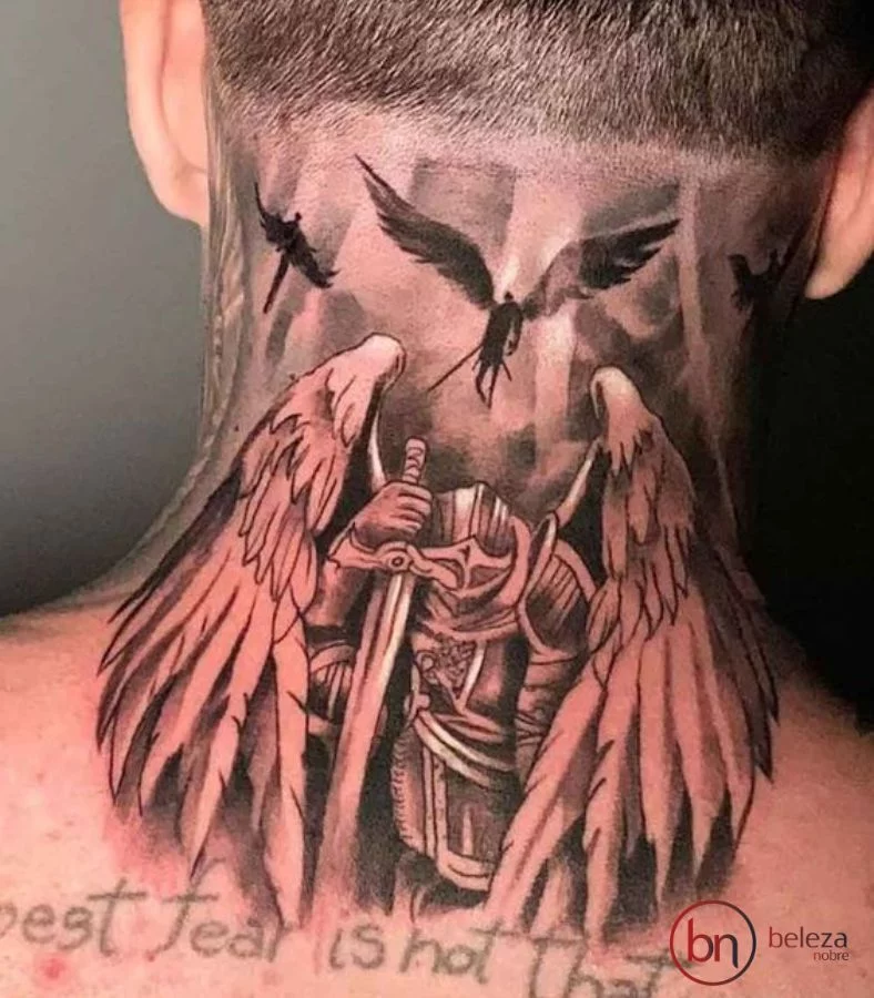 Tatuagem No Pescoço Masculino: 50 Ideias Incríveis 40 tatuagem no pescoço masculino com desenho de anjos e cavaleiros