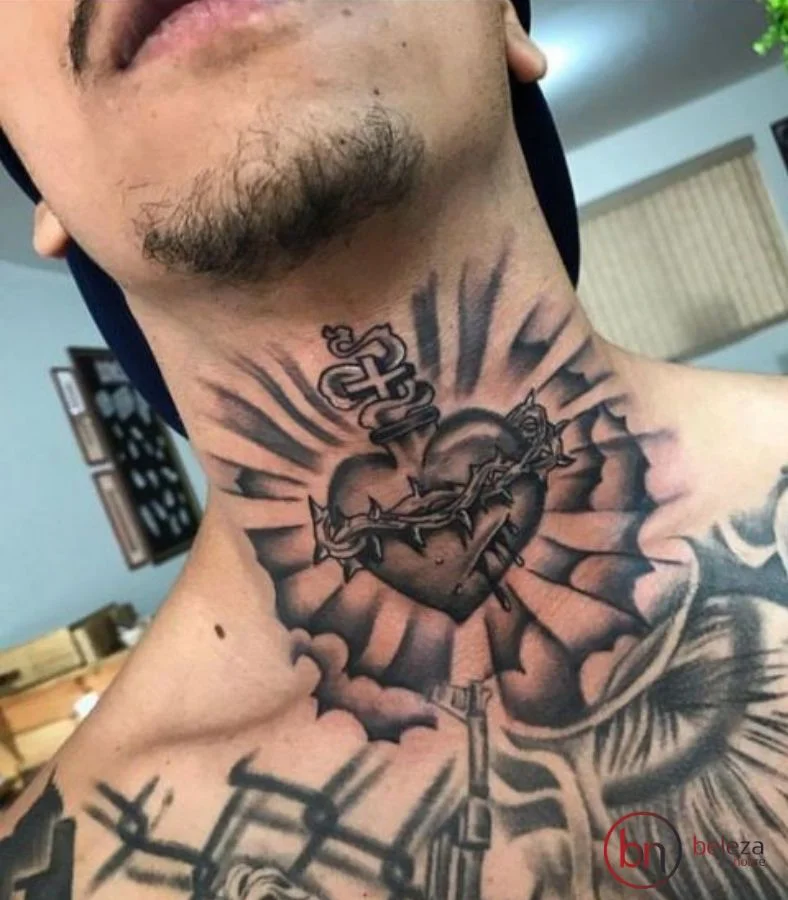 Tatuagem No Pescoço Masculino: 50 Ideias Incríveis 37 tatuagem no pescoço masculino coração e espinhos