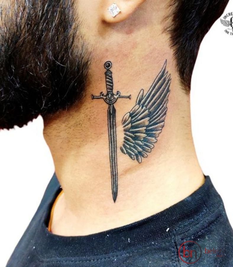 Tatuagem No Pescoço Masculino: 50 Ideias Incríveis 36 tatuagem no pescoço masculino com desenho de asas e espada