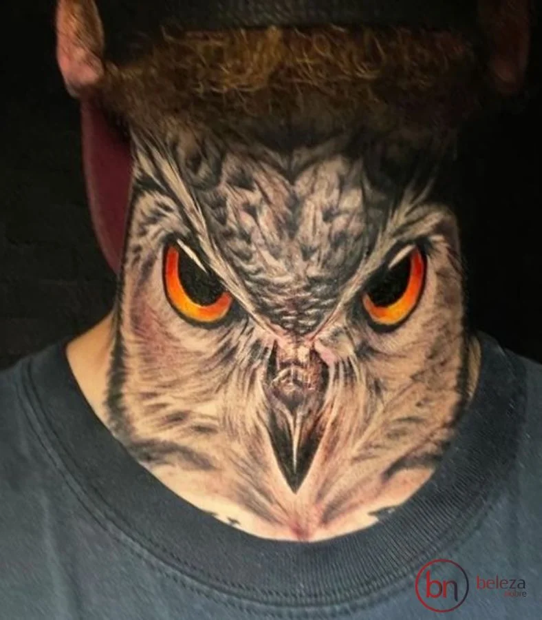 Tatuagem No Pescoço Masculino: 50 Ideias Incríveis 46 tatuagem no pescoço masculino de coruja