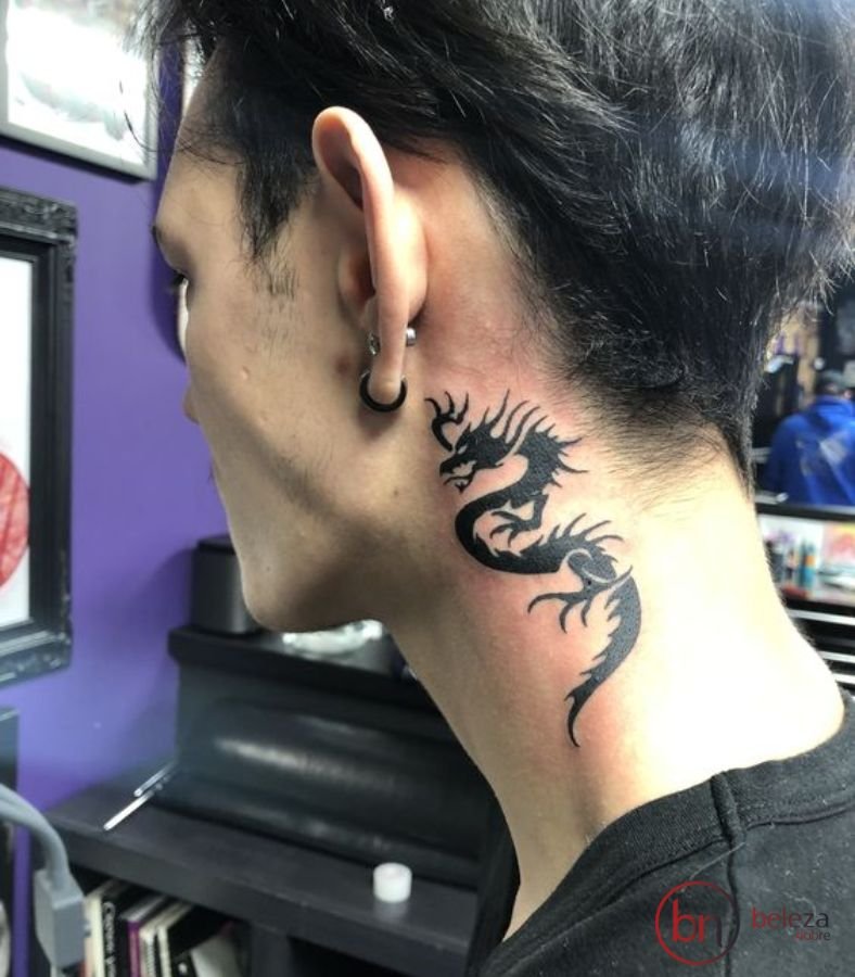 Tatuagem No Pescoço Masculino: 50 Ideias Incríveis 24 tatuagem no pescoço masculino com desenho de dragão