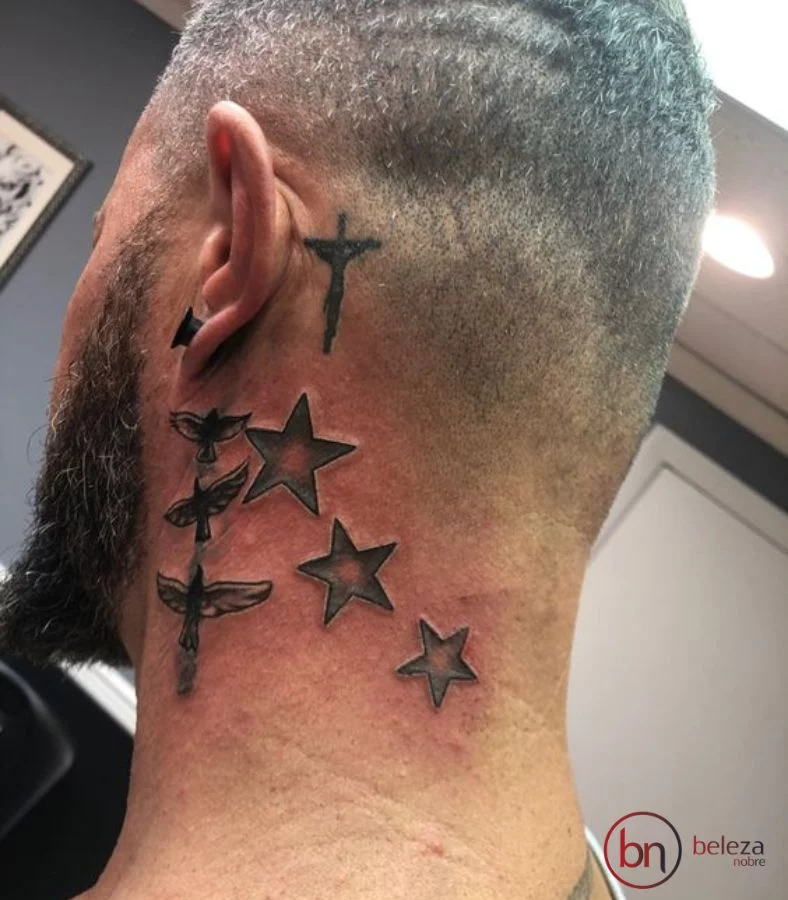 Tatuagem No Pescoço Masculino: 50 Ideias Incríveis 22 tatuagem no pescoço masculino de estrelas