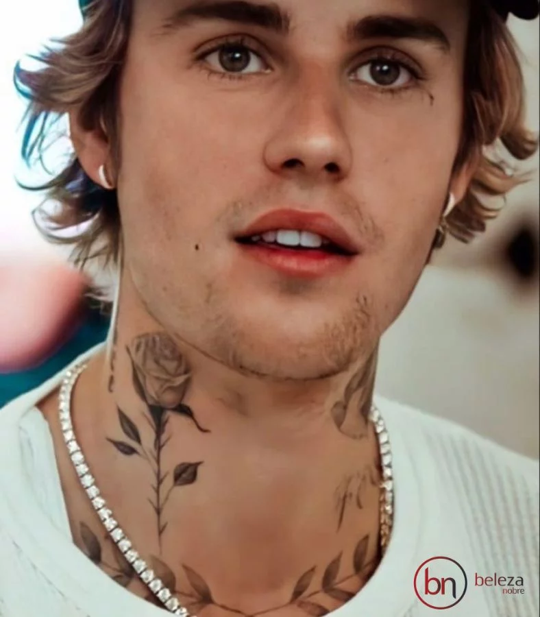 Tatuagem No Pescoço Masculino: 50 Ideias Incríveis 19 tatuagem no pescoco masculino com desenho de rosas