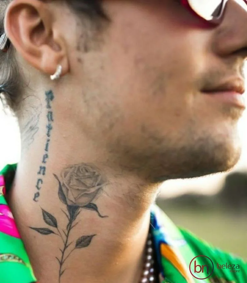 Tatuagem No Pescoço Masculino: 50 Ideias Incríveis 18 tatuagem no pescoço masculino de rosas