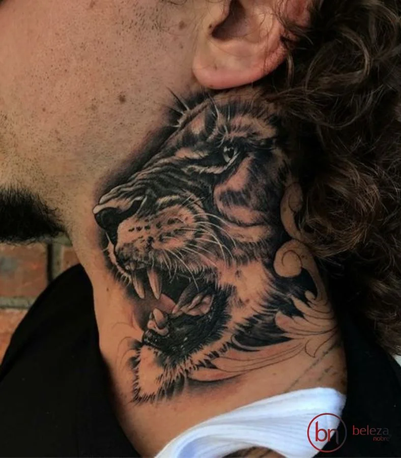 Tatuagem No Pescoço Masculino: 50 Ideias Incríveis 13 tatuagem no pescoço masculino leão