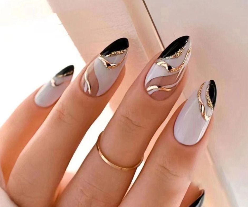 Unhas De Fibra De Vidro Decoradas: 10 Tendências Incríveis 11 Unhas de fibra de vidro com Foil