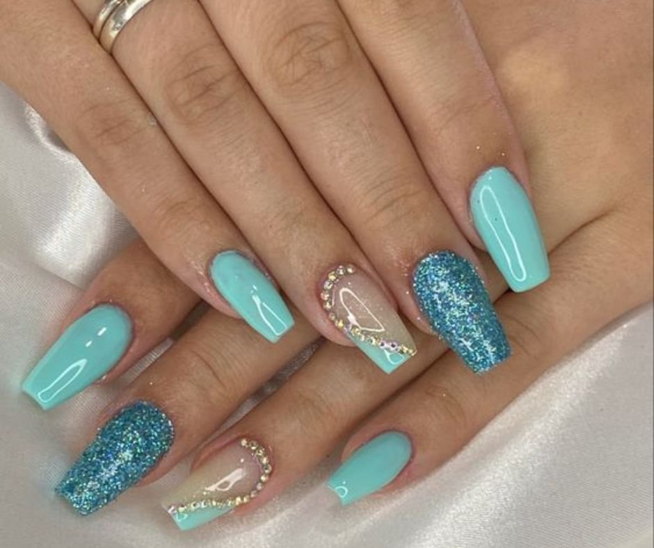 Unhas Decoradas Azul Turquesa: 10 Tendências Imperdíveis 16 Unhas decoradas azul turquesa