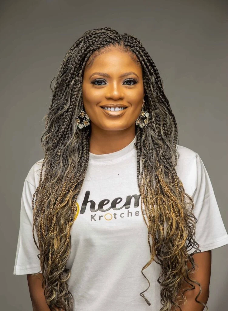 Tipos De Tranças Para Cabelos Cacheados: 10 Estilos Incríveis 14 cabelos cacheados com trancas soltas