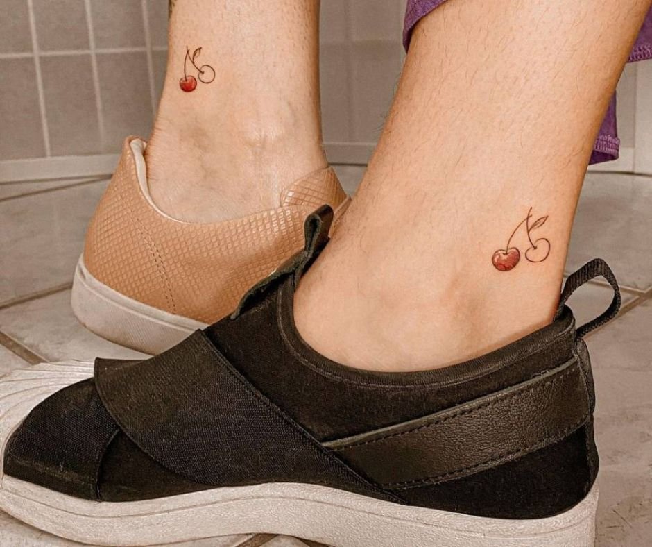 Tatuagem De Casal Pequena: 50 Ideias Delicadas E Significativas 38 tatuagem de casal pequena Flores de cerejeira