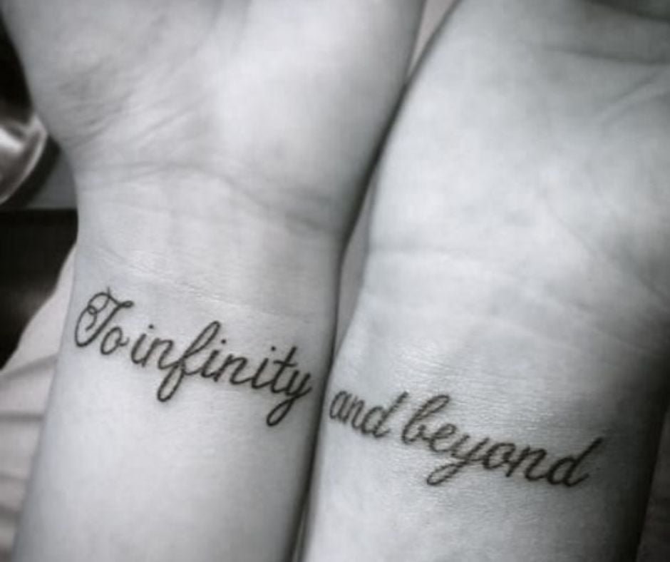 Tatuagem De Casal Pequena: 50 Ideias Delicadas E Significativas 48 tatuagem de casal pequena Frases que se completam