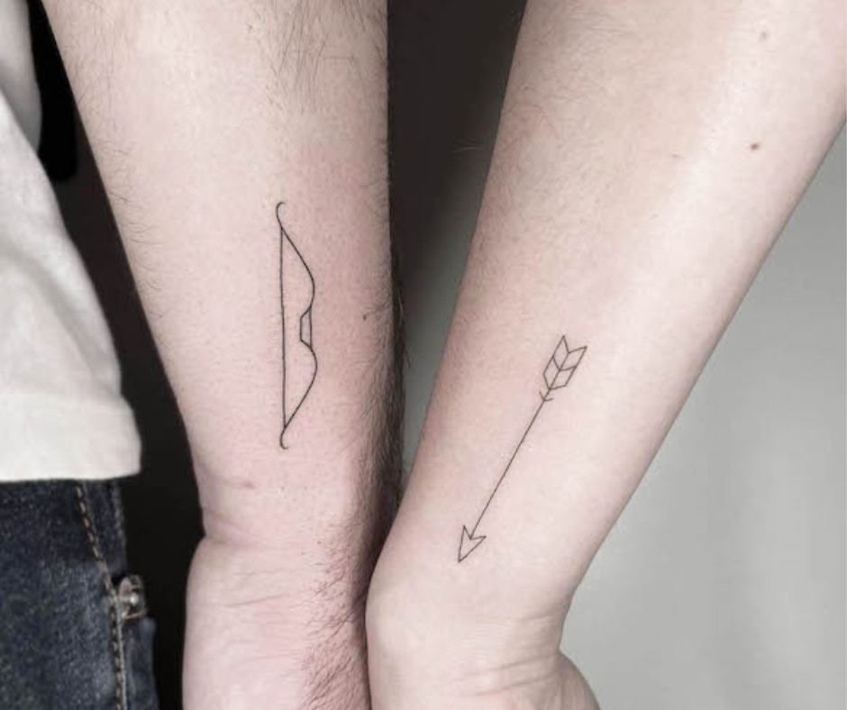 Tatuagem De Casal Pequena: 50 Ideias Delicadas E Significativas 41 tatuagem de casal pequena Linhas finas e formas geometricas