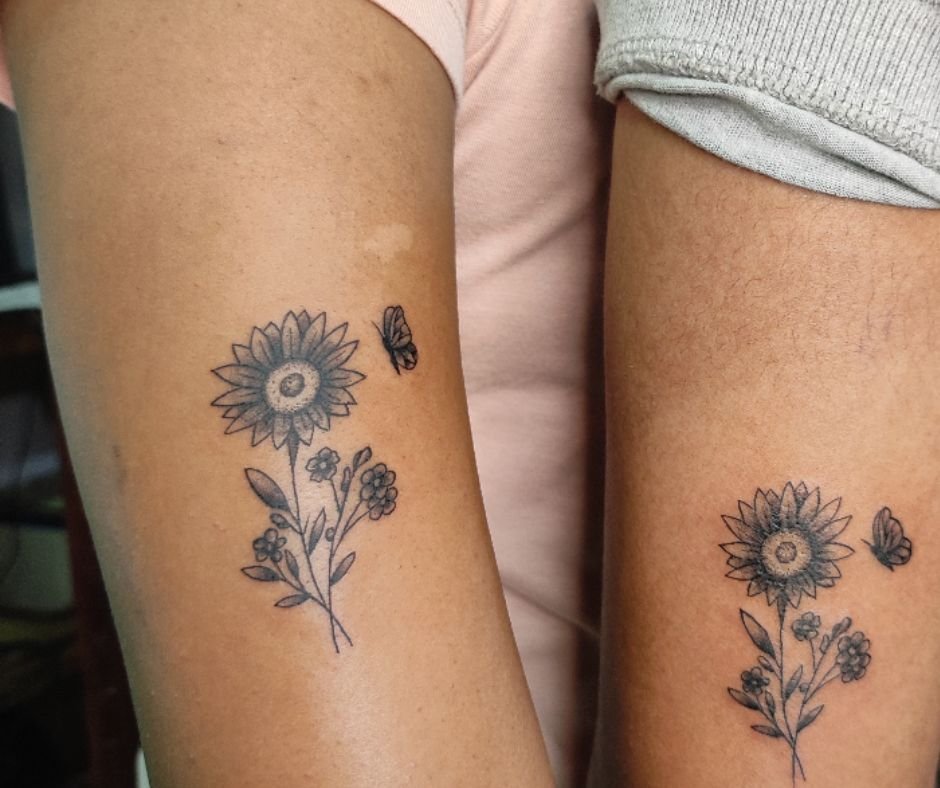 Tatuagem De Casal Pequena: 50 Ideias Delicadas E Significativas 36 tatuagem de casal pequena Margaridas