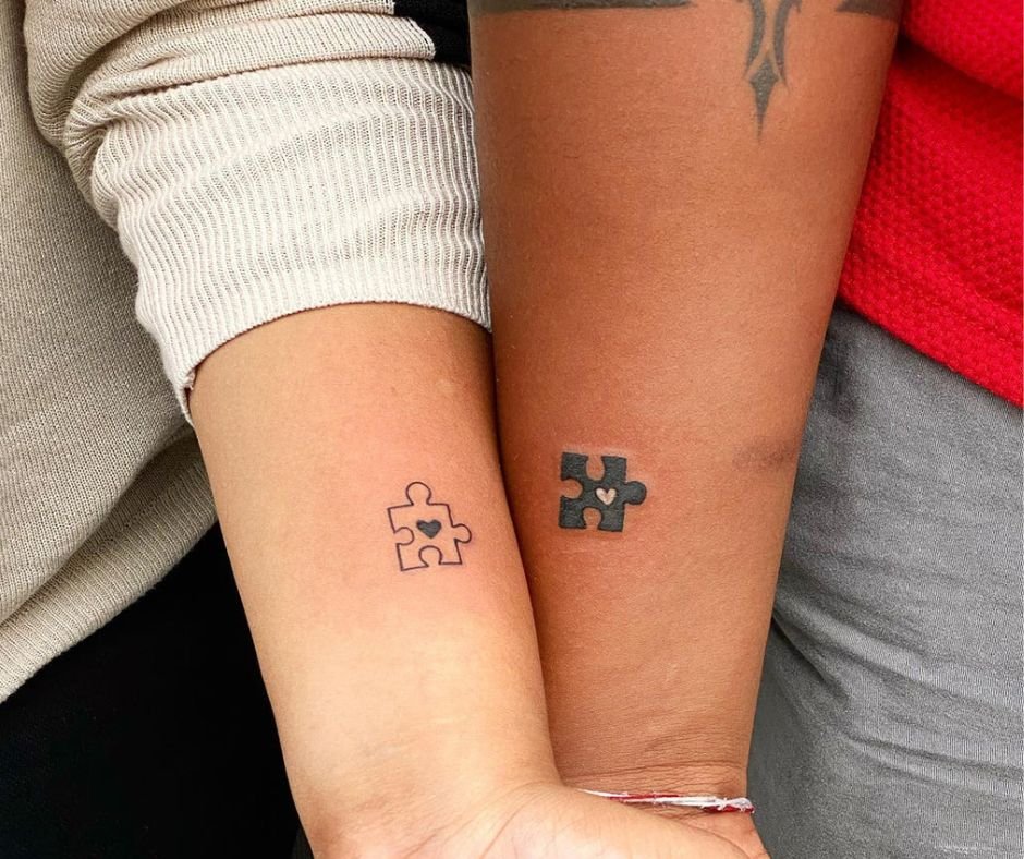 Tatuagem De Casal Pequena: 50 Ideias Delicadas E Significativas 46 tatuagem de casal pequena Pecas de um quebra cabeca