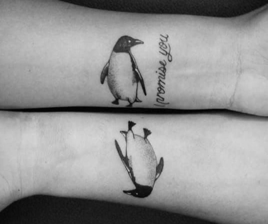 Tatuagem De Casal Pequena: 50 Ideias Delicadas E Significativas 31 tatuagem de casal pequena Pinguins