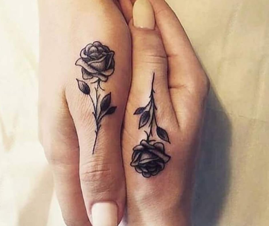 Tatuagem De Casal Pequena: 50 Ideias Delicadas E Significativas 35 tatuagem de casal pequena Rosas