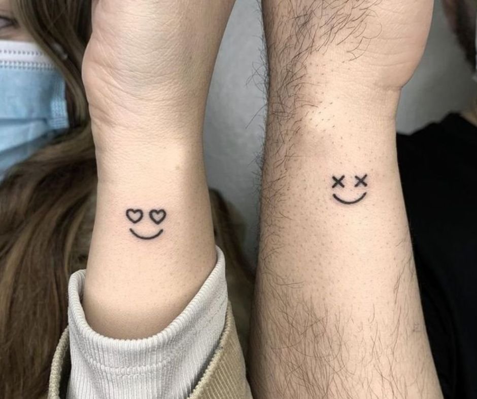 Tatuagem De Casal Pequena: 50 Ideias Delicadas E Significativas 44 tatuagem de casal pequena Simbolos simplificados