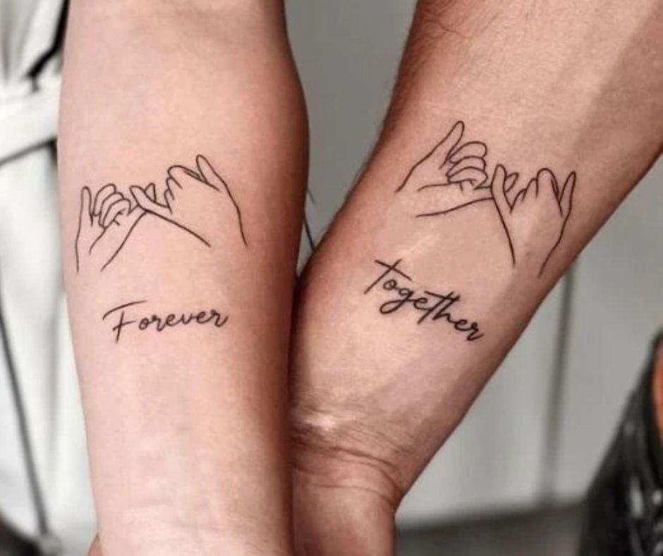 Tatuagem De Casal Pequena: 50 Ideias Delicadas E Significativas 21 tatuagem de casal pequena Together