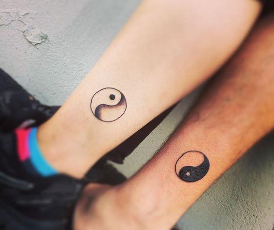 Tatuagem De Casal Pequena: 50 Ideias Delicadas E Significativas 14 tatuagem de casal pequena Yin e Yang