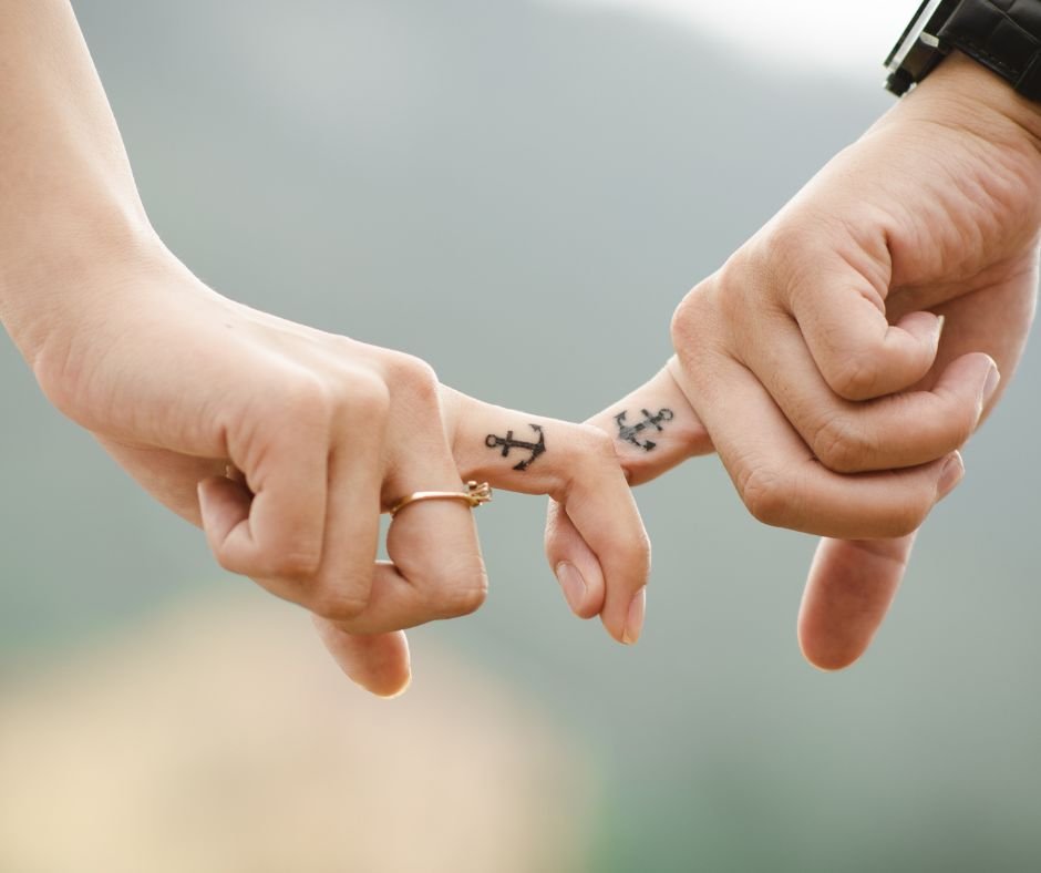 Tatuagem De Casal Pequena: 50 Ideias Delicadas E Significativas 11 tatuagem de casal pequena ancoras