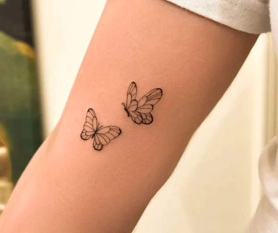 Tatuagem De Casal Pequena: 50 Ideias Delicadas E Significativas 15 tatuagem de casal pequena borboleta