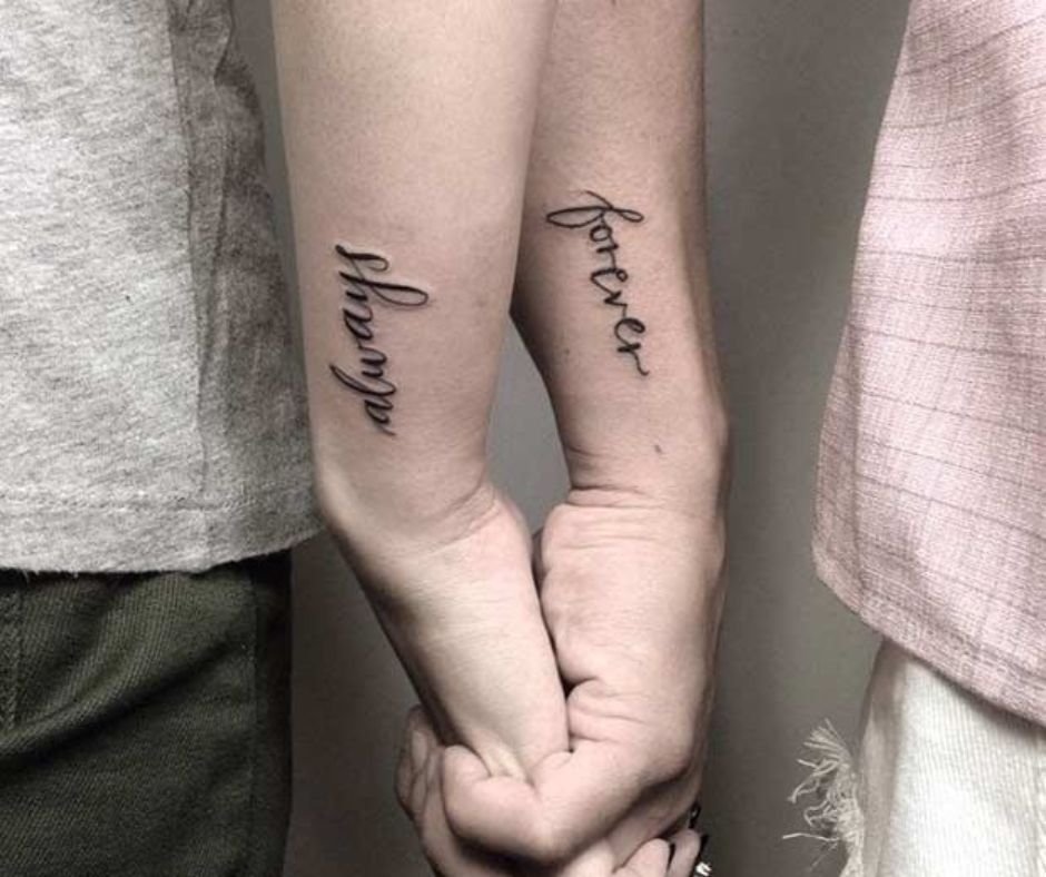 Tatuagem De Casal Pequena: 50 Ideias Delicadas E Significativas 20 tatuagem de casal pequena forever